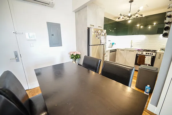 Rented by Manhattan Management LLC | media 67