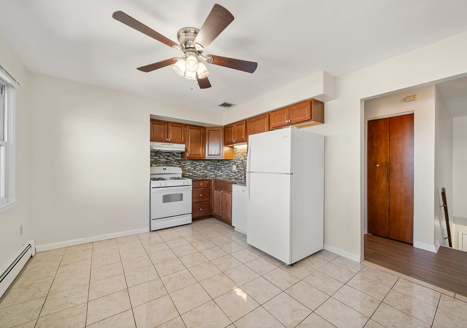 2 bed, 1.5 bath, 900 sqft, $2,800 — Photo 4