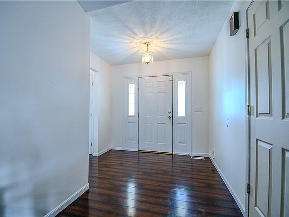 4th image of 1584 Farrington Dr