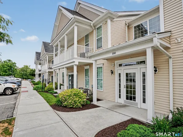 104 Center Meadow Lane #104, Danbury, CT 06810