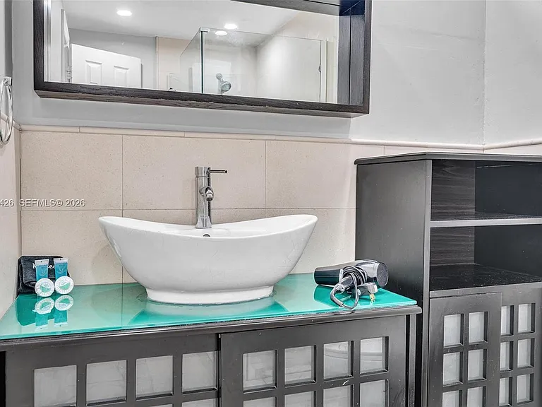 10004 E Bay Harbor Dr #3 — Photo 18