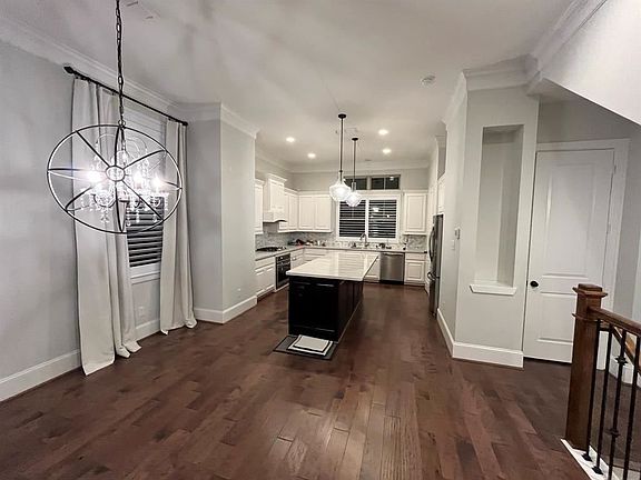 3rd image of 744 N Shepherd Dr
