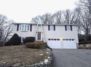 26 River Dr, Johnston, RI 02919