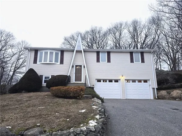 26 River Dr, Johnston, RI 02919