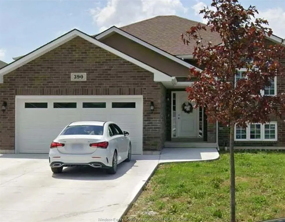 3 bed, $2,500 — Photo 1