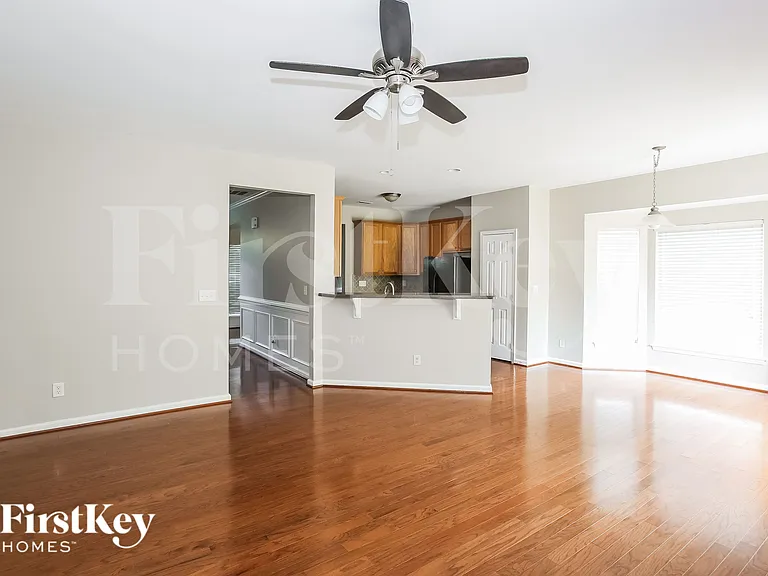 1041 Canopy Dr — Photo 6