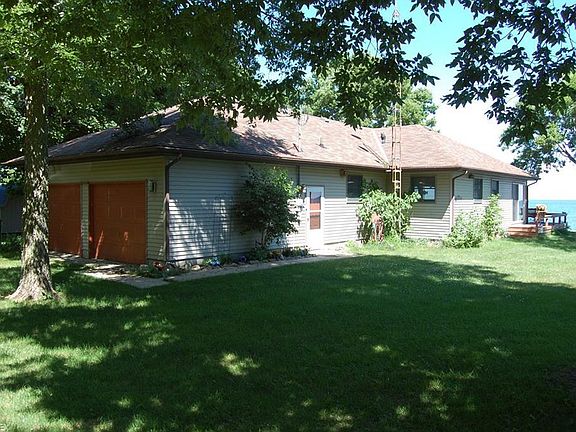 3rd image of 2081 N Shore Dr