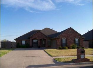 2104 SW 33rd St, Moore, OK 73170