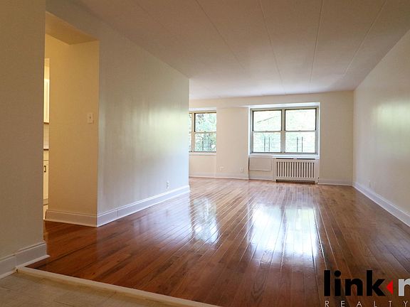 3rd image of 30 Park Ave APT 4F