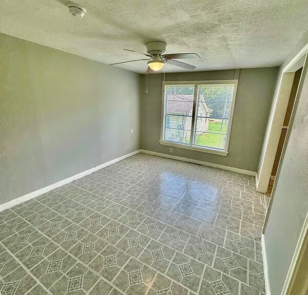 4265 Woodlawn Ave #B — Photo 4