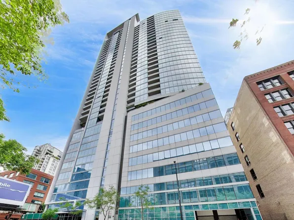 303 W Ohio St #2702, Chicago, IL 60610