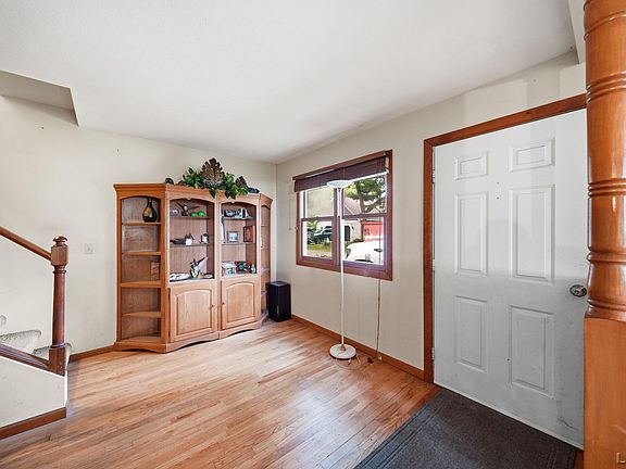 4th image of 295 Ridgeway Dr