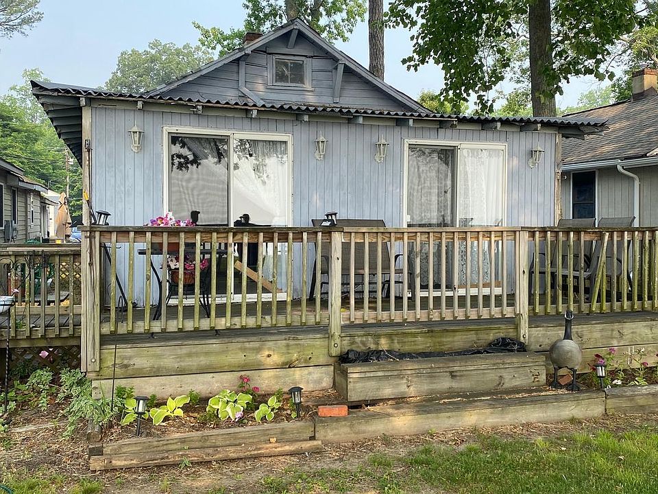 2nd image of 932 Bay Front Ave