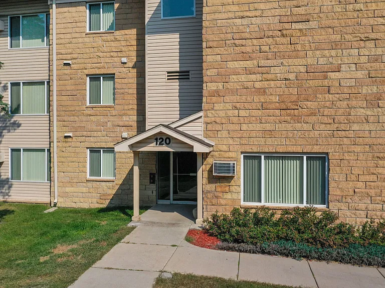 Birchwood East Apartments — Photo 10