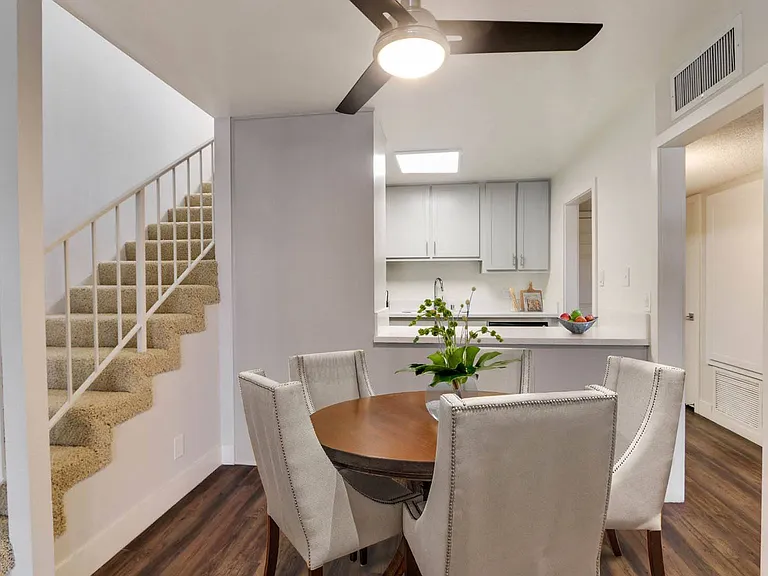 Meridian Apartments — Photo 9