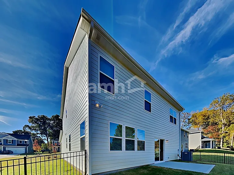 555 Rivermist Dr — Photo 34