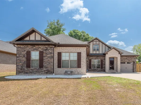 209 Southern Winds Dr, Enterprise, AL 36330