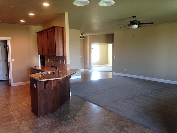 5th image of 1361 Quartz Ave