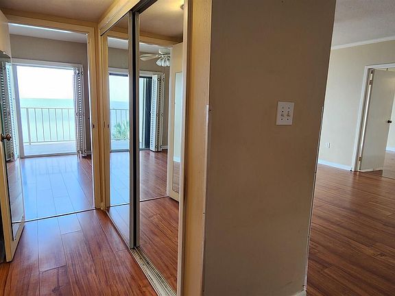 5th image of 615 Bayshore Dr APT 402