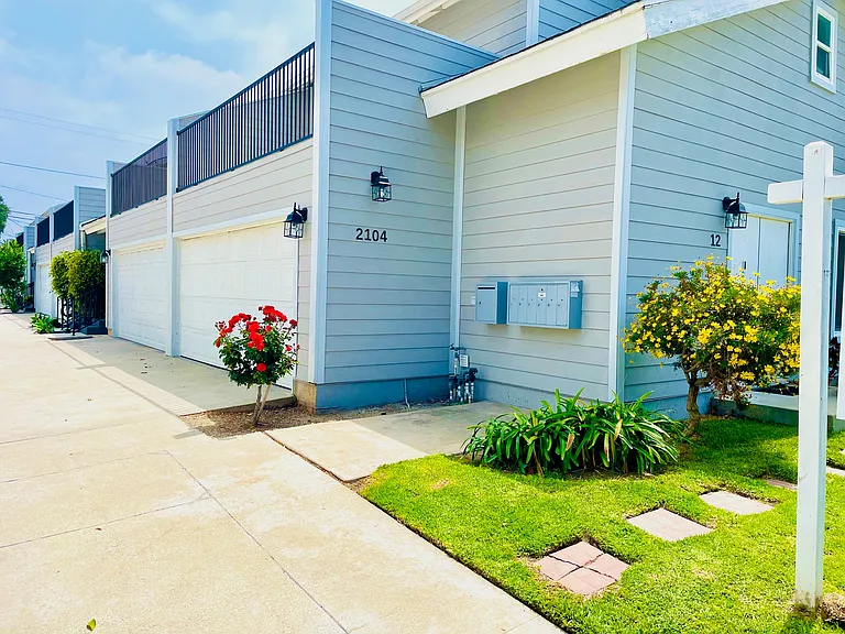 2104 Raymond Ave — Photo 30
