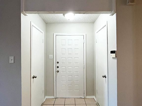 4th image of 2508 Greenbriar Dr