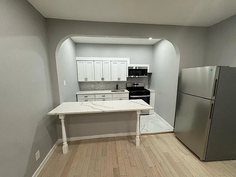 235 Davenport Ave #3 — Photo 1