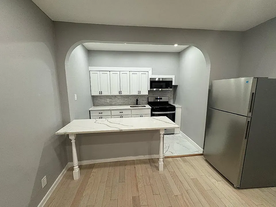 235 Davenport Ave #3