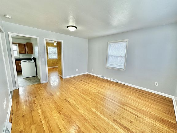 4th image of 1319 W Court St