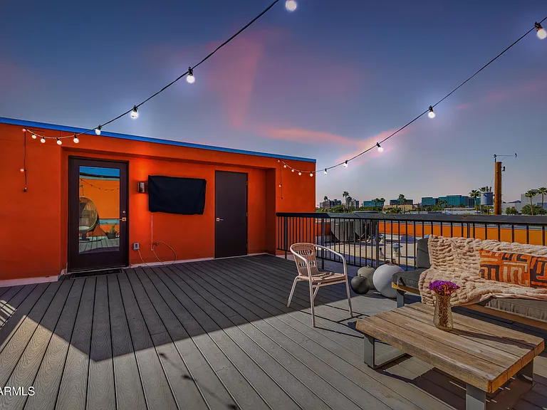 2740 E Roma Ave — Photo 39