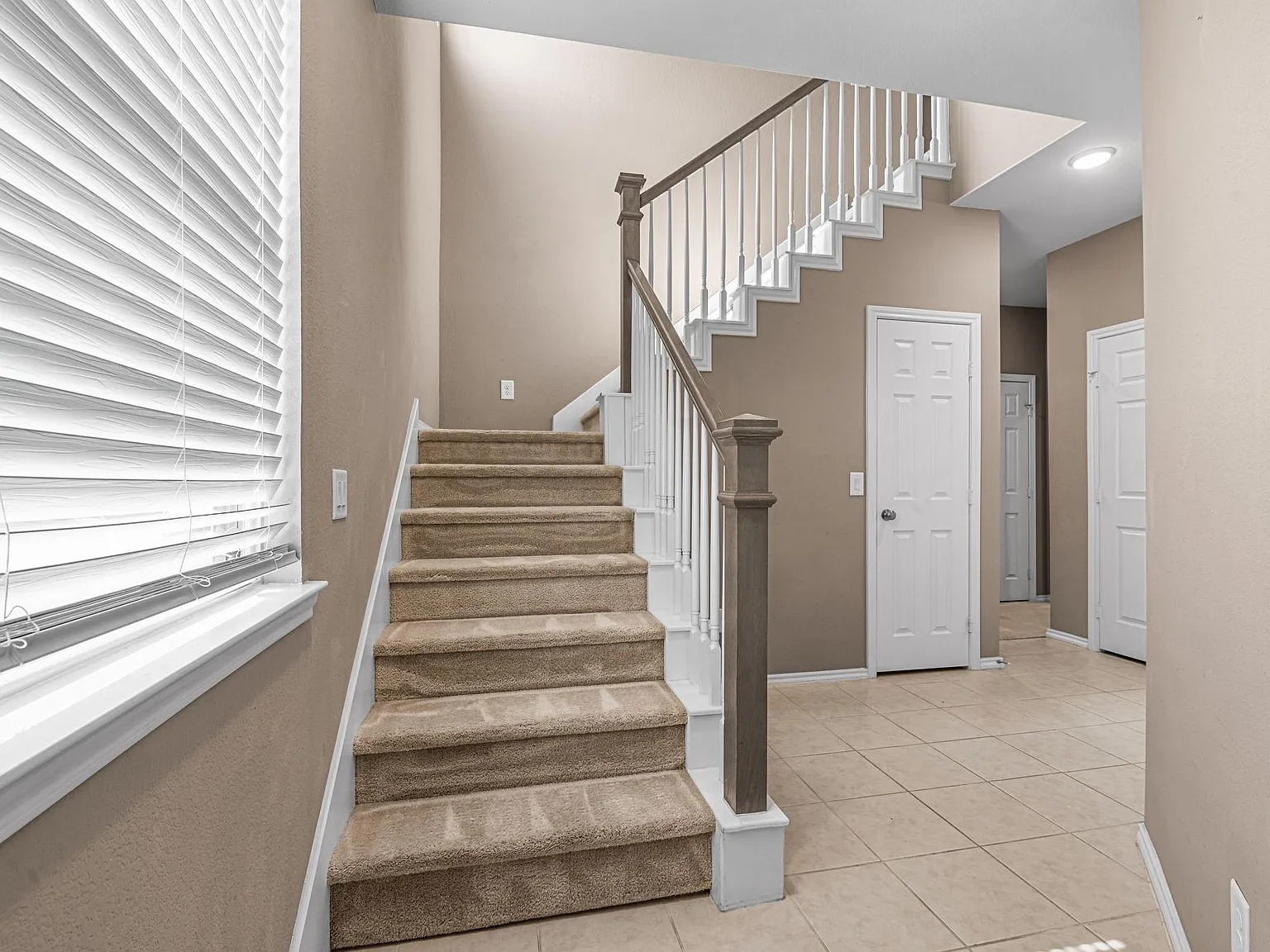 3 bed, 2.5 bath, 1543 sqft, $2,100 — Photo 2