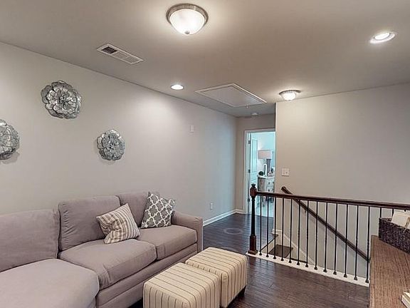 4th image of 2725 Kemp Ct