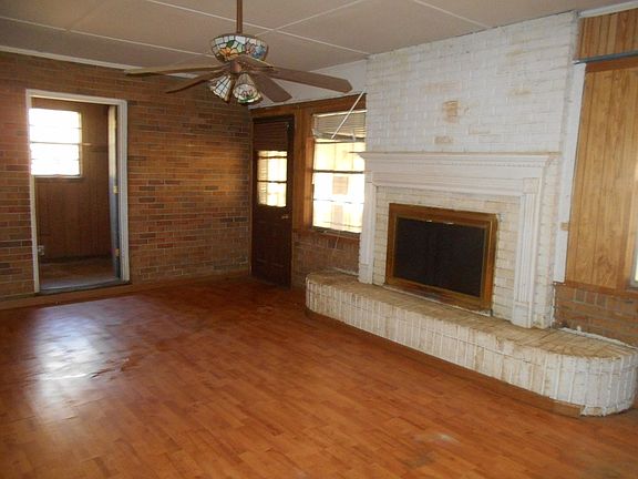 4th image of 2121 Magee Rd