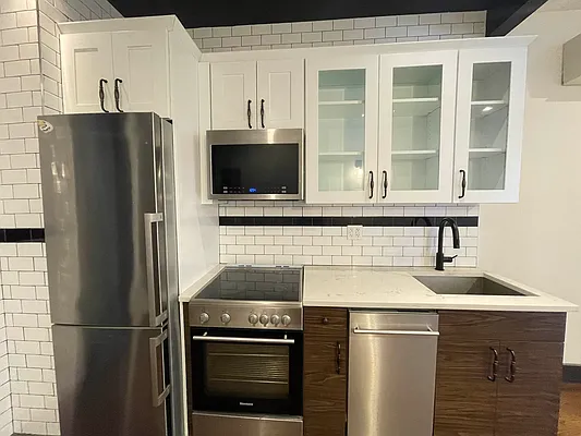 Rented by Tapiro Realty | media 2