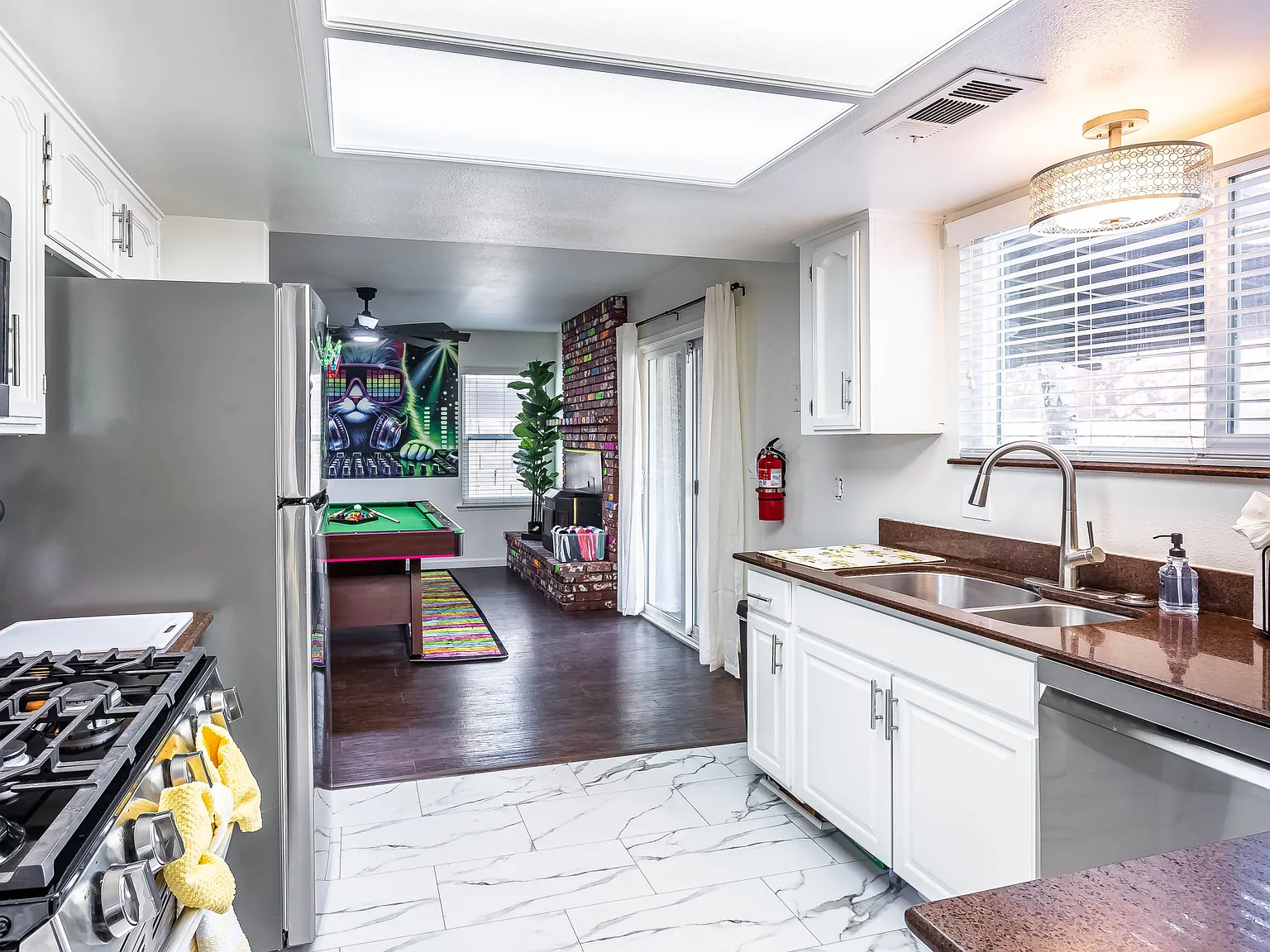 4 bed, 2.5 bath, 1578 sqft, $4,500 — Photo 4