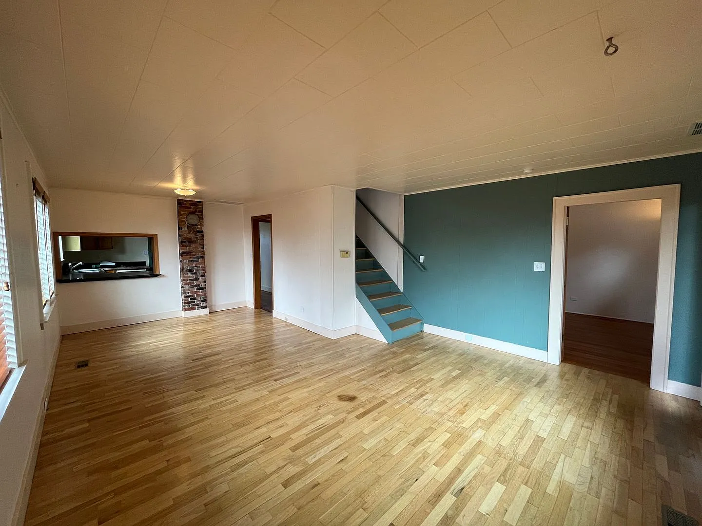 Charming Two Bedroom Home with a bonus room/Den and Large Fenced Yard - Nevada St — Photo 4