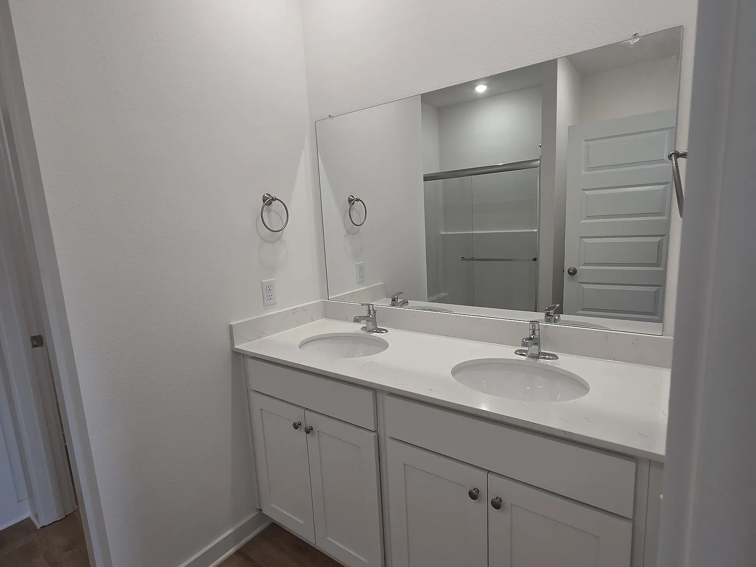 4 bed, 2319 sqft, $2,800 — Photo 3