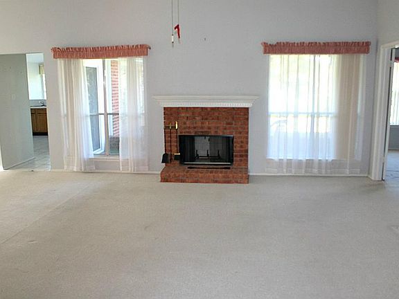 2nd image of 2823 S Peach Hollow Cir