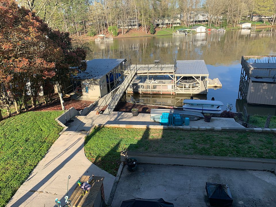 2nd image of 410 Pinehaven Dr