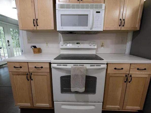 4209 Kilbourne Dr, Fairfax, VA 22032