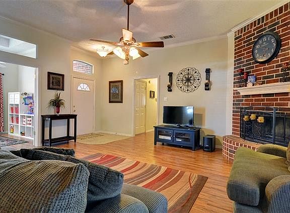 4th image of 6833 Hadley Dr