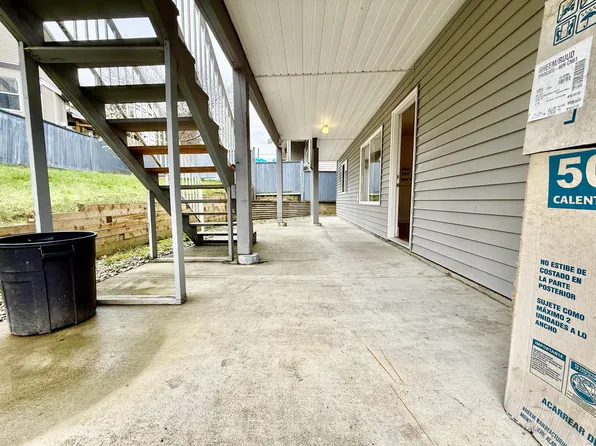 35215 Delair Rd, Abbotsford, BC V3G 2E2