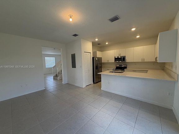 4th image of 2659 SE 28th Ave #2659