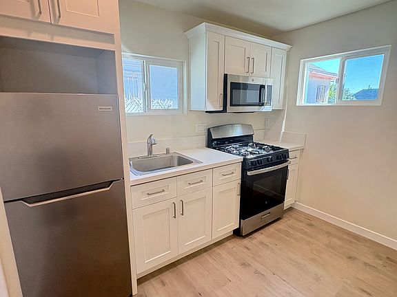 4th image of 2460 L St #1