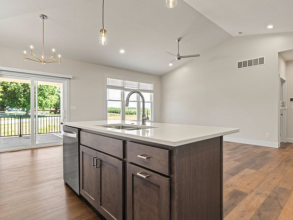 5th image of 35 Frank Ct
