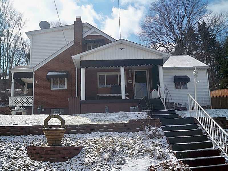 2nd image of 405 Mary St