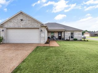 29 Jackson Creek Dr, Jackson, TN 38305