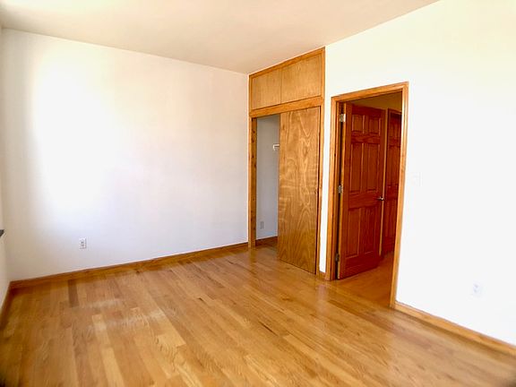 5th image of 120 E 1st St APT 6