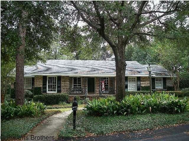 2nd image of 606 Chelsea Dr E