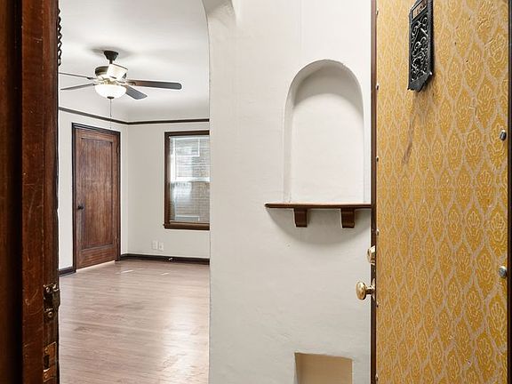 4th image of 625 4th Ave W #627-204