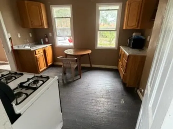 1633 E 49th St, Cleveland, OH 44103